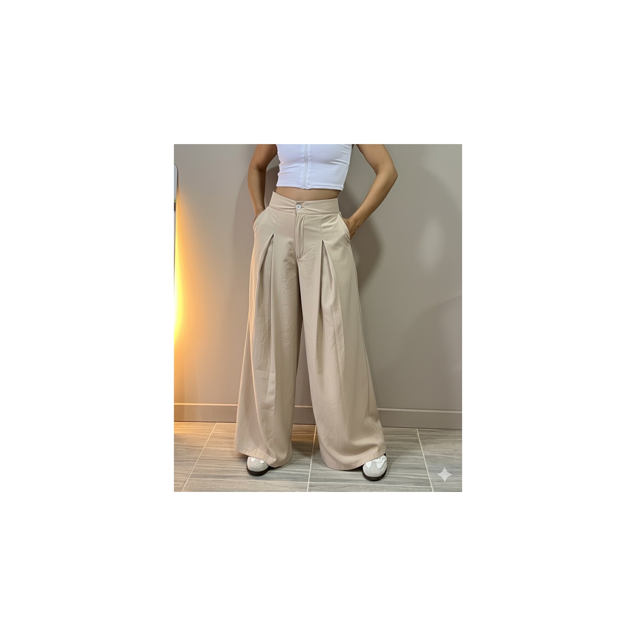 Pantalon palazzo con pinzas beige