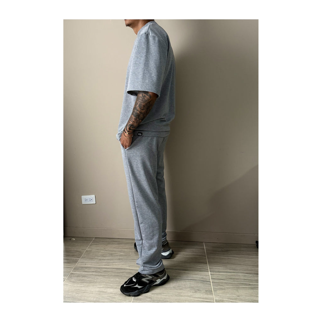 Conjunto camiseta y jogger gris