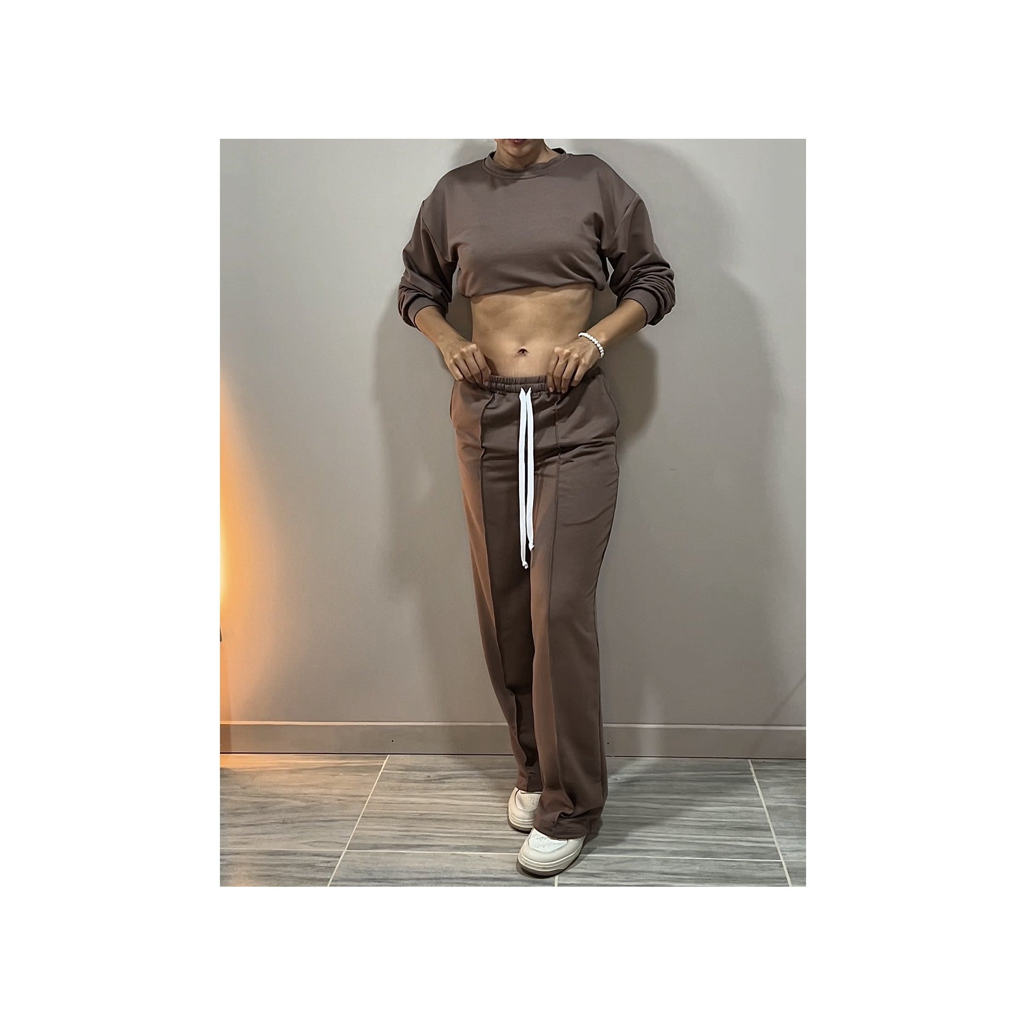 Conjunto buzo crop y pantalon chocolate